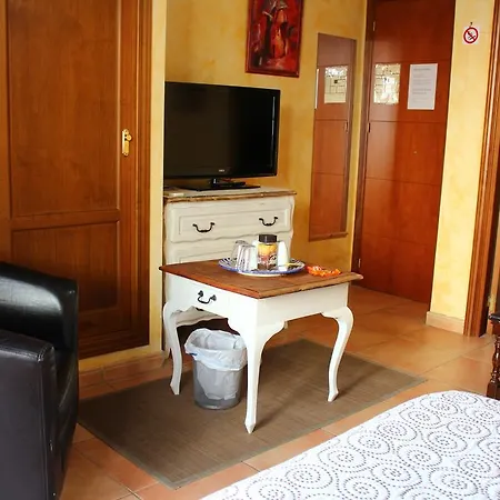 Bed and Breakfast Hostal Don Peque (Adults Only)