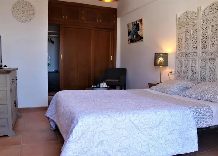 Bed & Breakfast Hostal Don Peque (Adults Only)