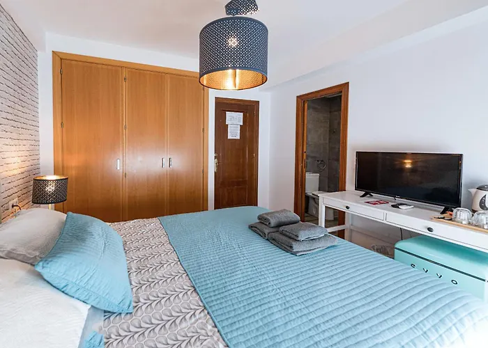 Bed & Breakfast Hostal Don Peque (Adults Only)